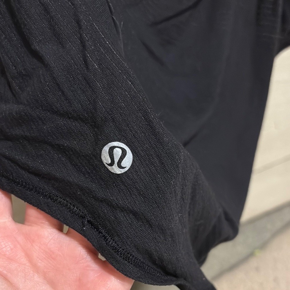 lululemon athletica women’s Black tank top/sports bra combo